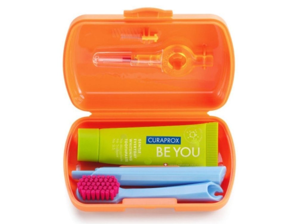 Curaprox Be You Travel Set Orange (Πορτοκαλί), Οδοντόβουρτσα ταξιδίου CS 5460, Οδοντόκρεμα Φυσικής Λεύκανσης Be You 10ml, Λαβή, 2 Μεσοδόντια Βουρτσάκια